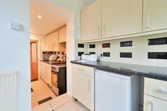 Grover Road, Watford, Hertfordshire, WD19 photo 5