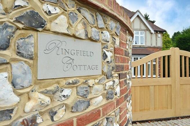 Ringfield-Cottage...