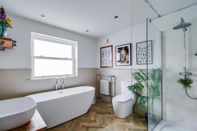 FAMILY BATHROOM