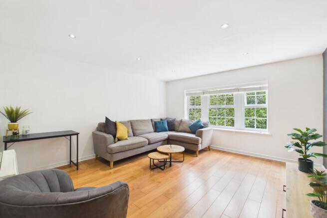 2 bed Flat for sale Image 11