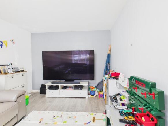 CAM03729G0-PR0132-STILL003