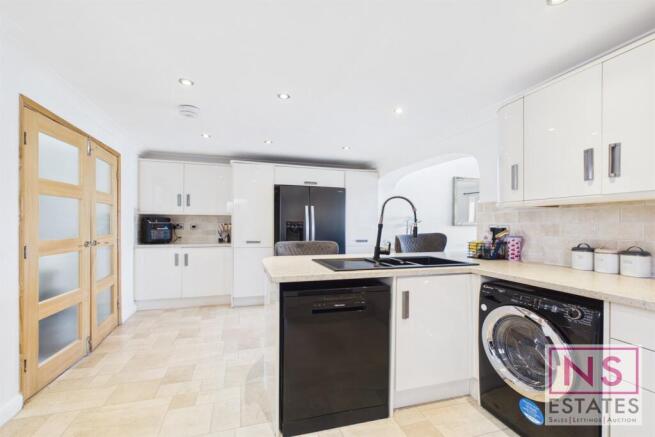 3 bed Semi-Detached for sale Image 11