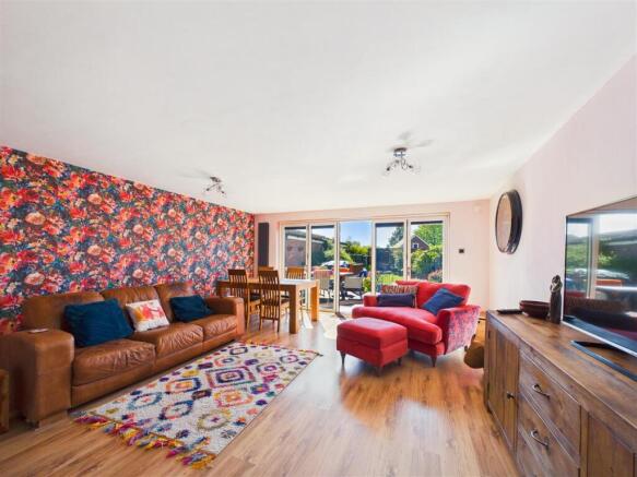 4 bed Detached for sale Image 7