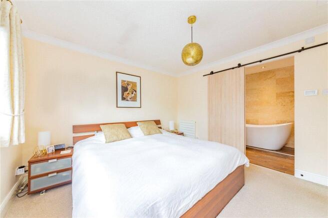 Master Bedroom (2)