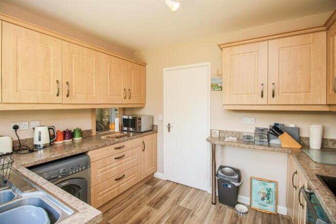 3 bed Semi-Detached for sale Image 6