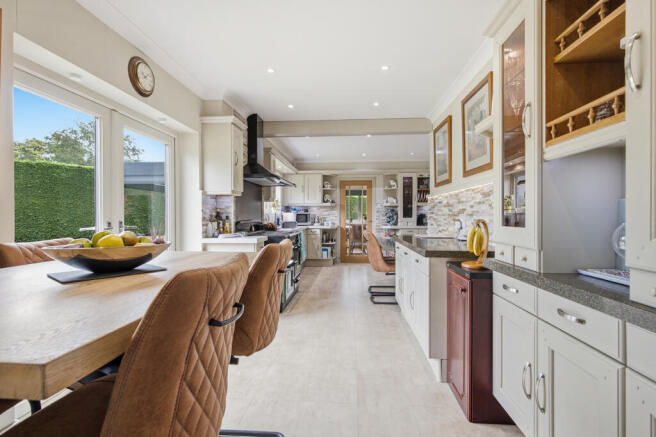 4 bed Detached for sale Image 7