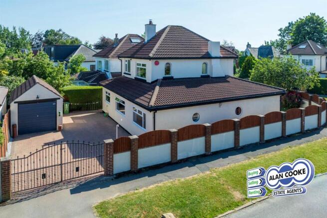 5 bed Detached for sale Image 4