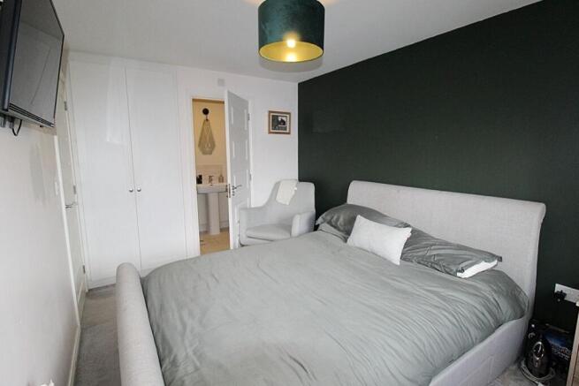 3 bed Semi-Detached for sale Image 10