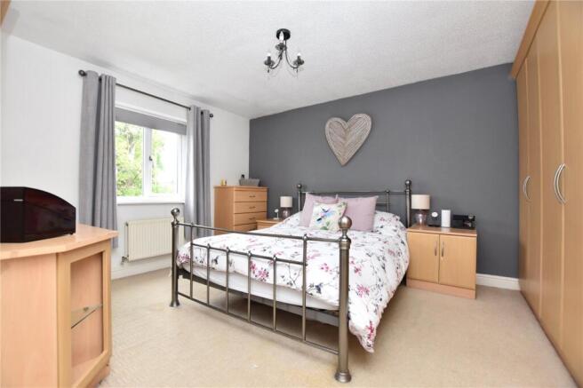4 bed Detached for sale Image 7
