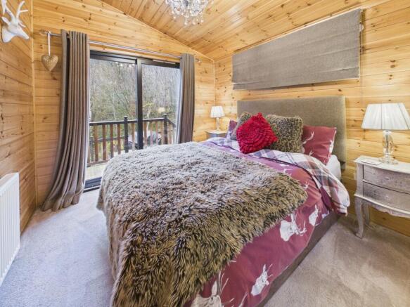 11_CAM03481G0-PR0134-STILL009