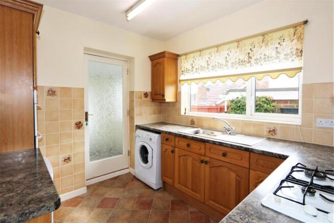FITTED KITCHEN