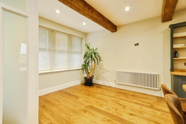 4 bed Semi-Detached for sale Image 4