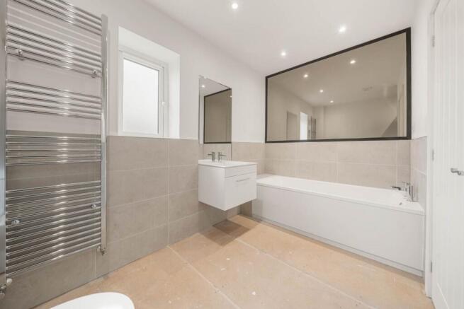 5 bed Detached for sale Image 12