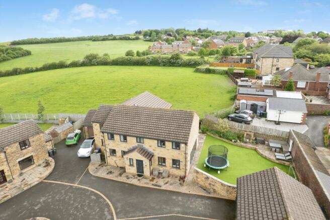 5 bed Detached for sale Image 4