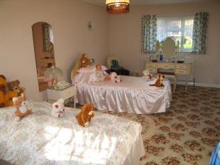 Bedroom 1 (2)