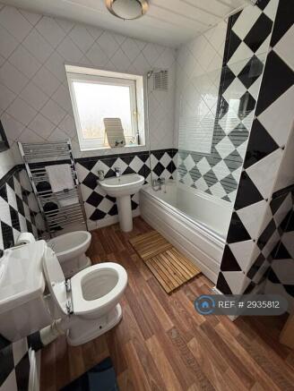 3 bed Semi-Detached to rent Image 9