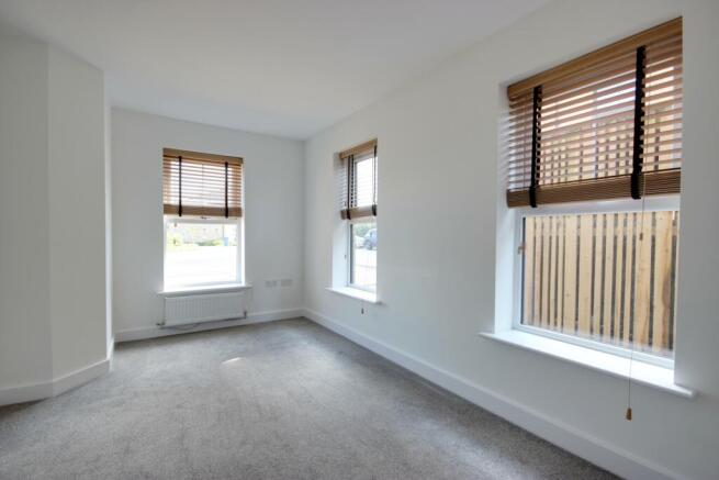 2 bed Terraced to rent Image 5