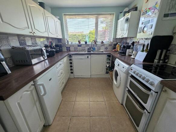 Baslow Drive, Heald Green photo 4