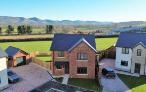18, Maes Cinmeirch, Llanrhaeadr, Denbigh LL16 4BG