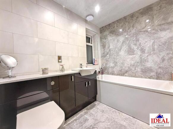 4 bed Detached Bungalow for sale Image 7