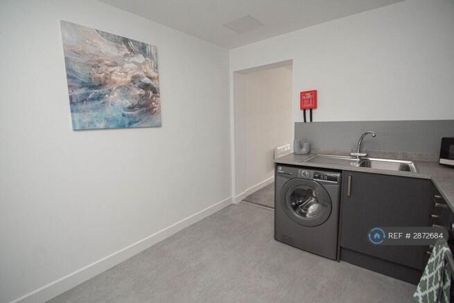 Studio to rent Image 8
