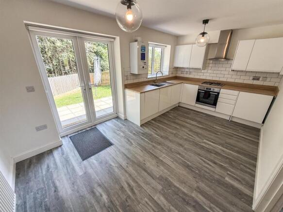 Kitchen/ Dining Room