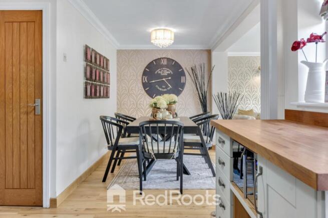 4 bed Detached for sale Image 6