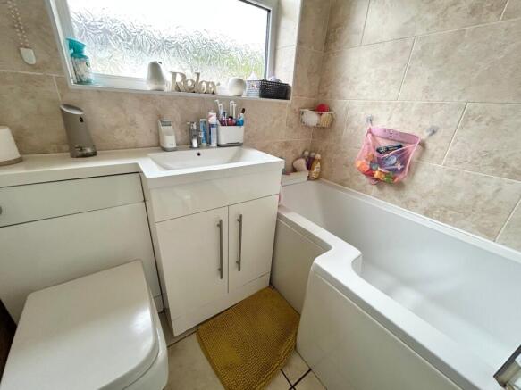 4 bed Semi-Detached for sale Image 10