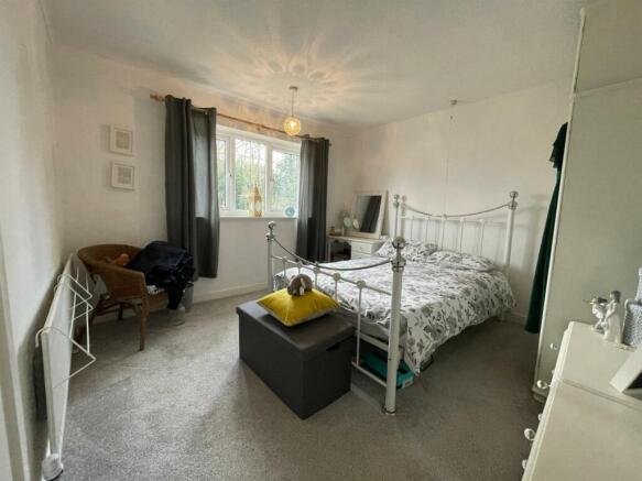 49 leeming bedroom 2.jpg