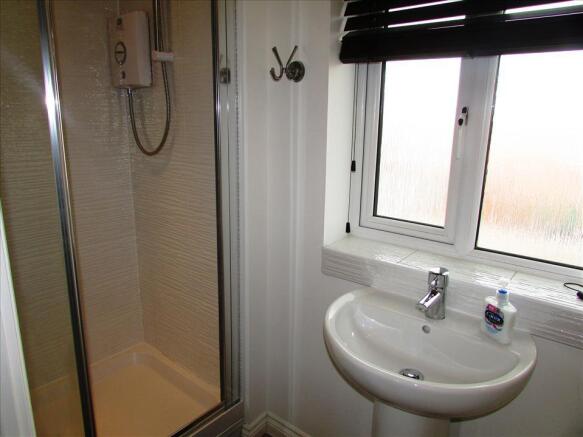 EN-SUITE SHOWER ROOM