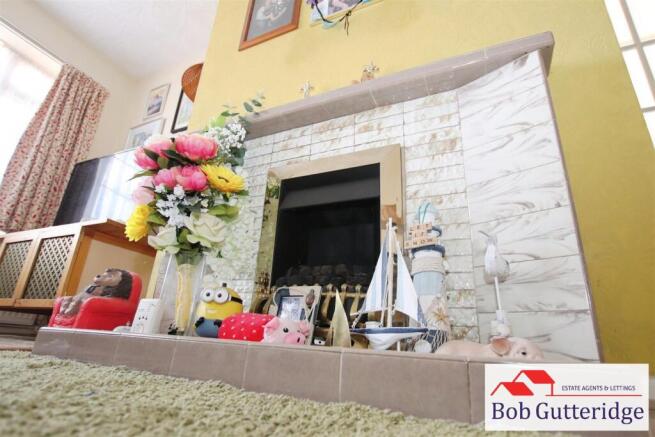 LOUNGE / DINING ROOM