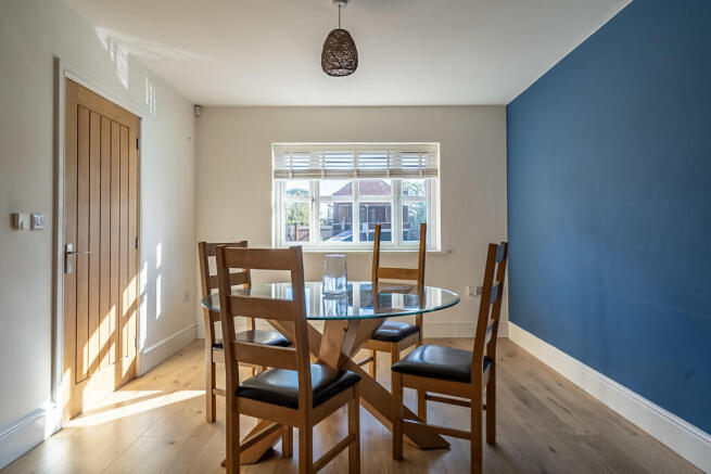 5 bed Detached for sale Image 5