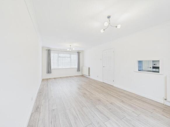 CAM02119G0-PR0502-STILL003