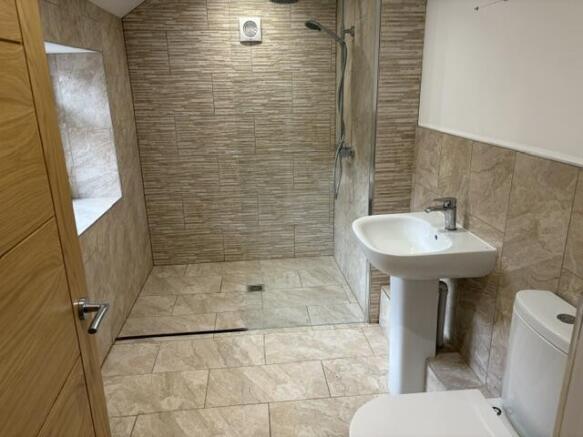 4 bed Barn Conversion to rent Image 11