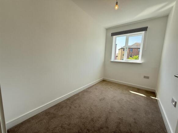 2 bed Apartment to rent Image 7