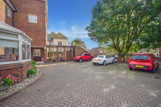 Driveway/Parking