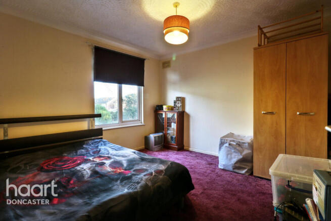4 bed Detached for sale Image 8