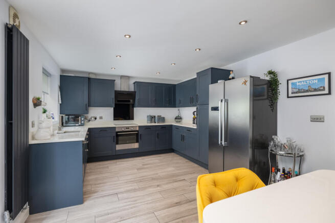 4 bed Detached for sale Image 4