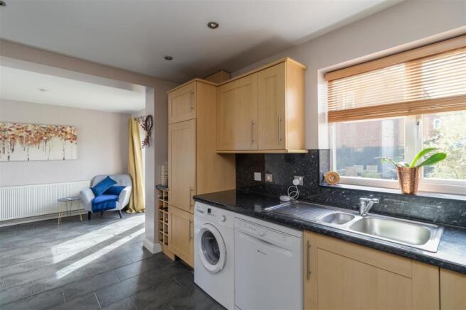 Hudson Close 8-Kitchen E.jpg