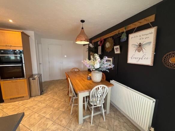 5 bed Detached for sale Image 9