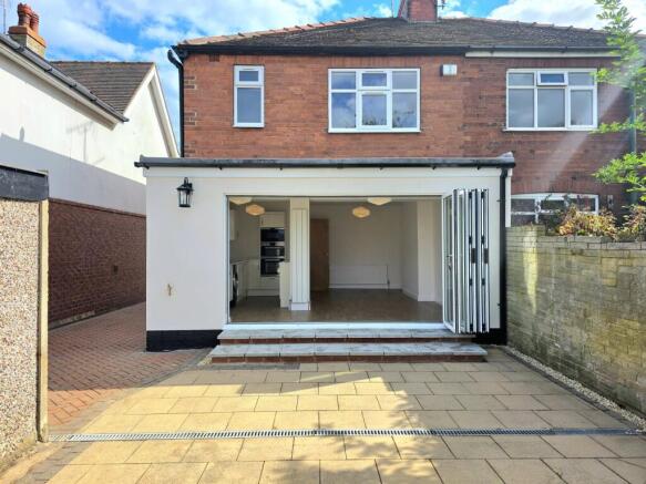 3 bed Semi-Detached for sale Image 4