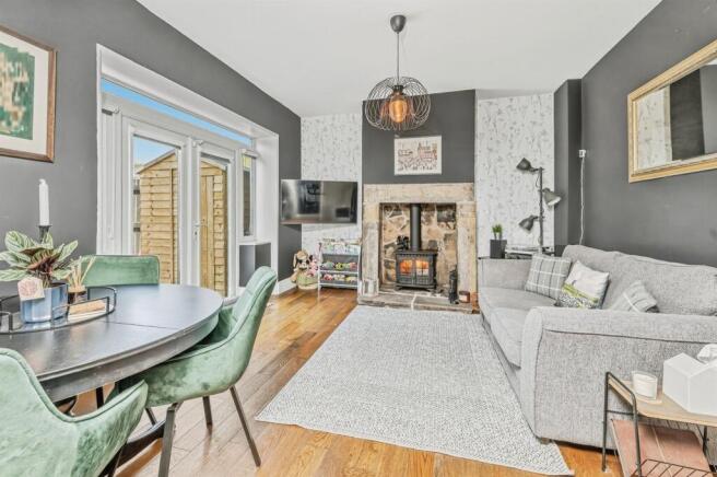5 bed Semi-Detached for sale Image 3