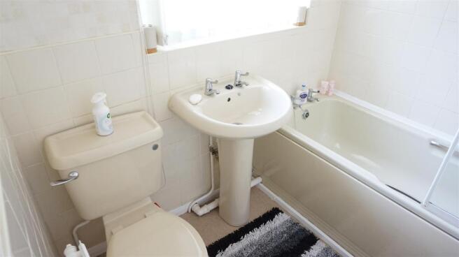 FIRST FLOOR BATHROOM