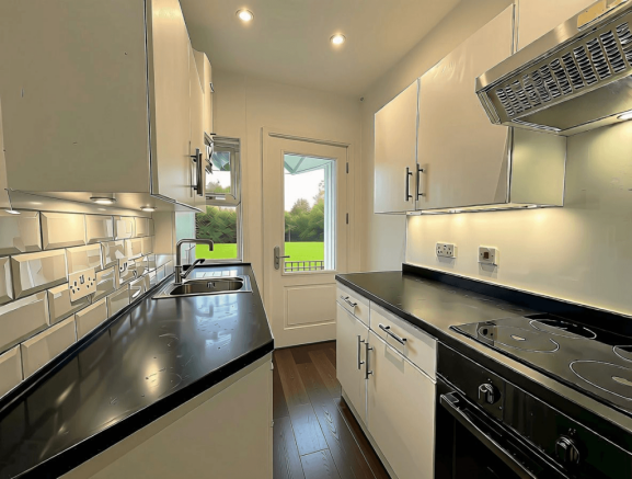 2 bed terraced house to rent Edward Road, London