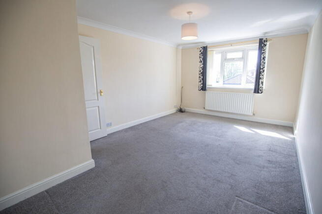 4 bed Detached for sale Image 11