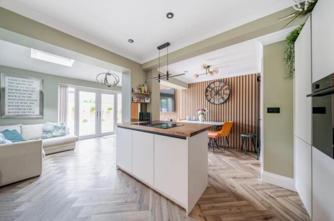 4 bed Detached for sale Image 10