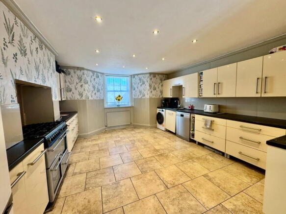 Marine Parade, Lowestoft, NR33 0QL photo 4