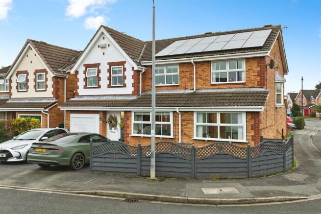 4 bed Detached for sale Image 5