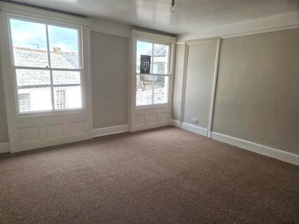 Lounge 1.jpg