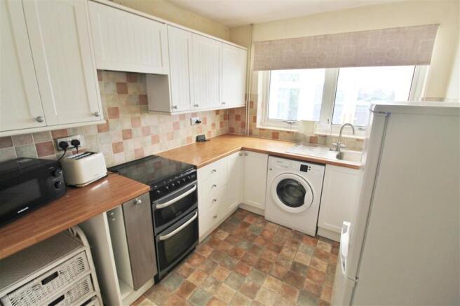 Hurst Crescent, Barrowby, Grantham photo 4